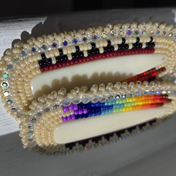 Handmade Navajo beaded pow wow earrings, rainbow & basket design - Picture 10 of 12